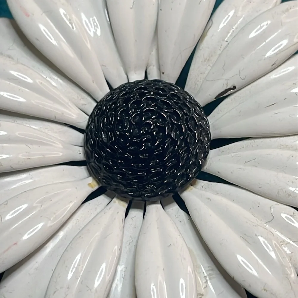 Vintage Enamel White Daisy Flower Brooch - Picture 5 of 7